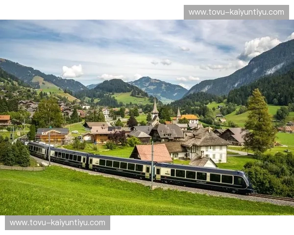 橙色风暴与袖珍王国的碰撞:从绿茵场到欧罗巴心脏的深度巡礼